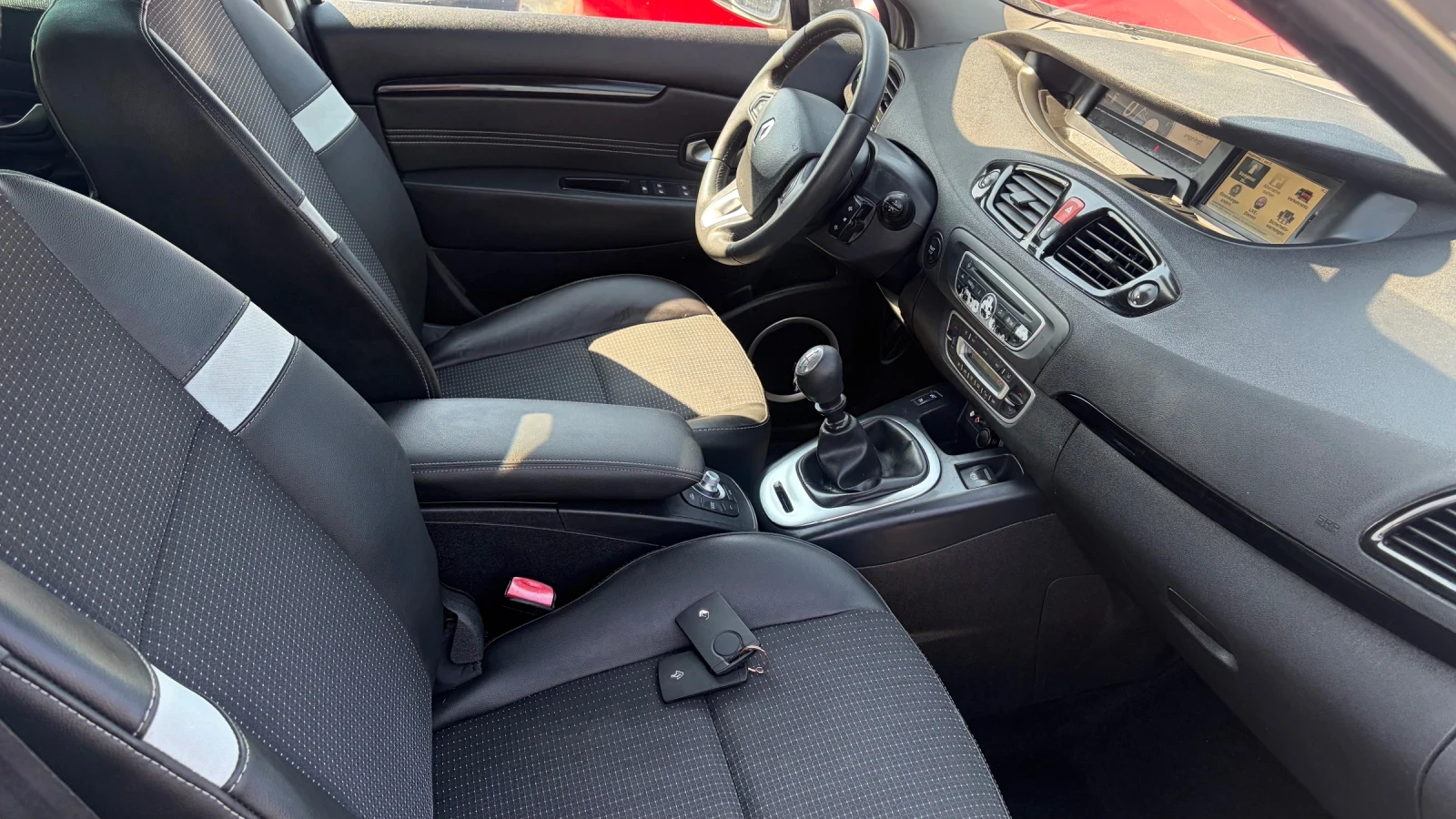 Renault Scenic 1.6dci, снимка 16 - Автомобили и джипове - 56443394