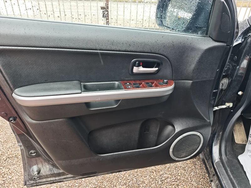 Suzuki Grand vitara 4x4 КОЖЕН САЛОН ШИБЕДАХ 1.9DDIS, снимка 12 - Автомобили и джипове - 52735073