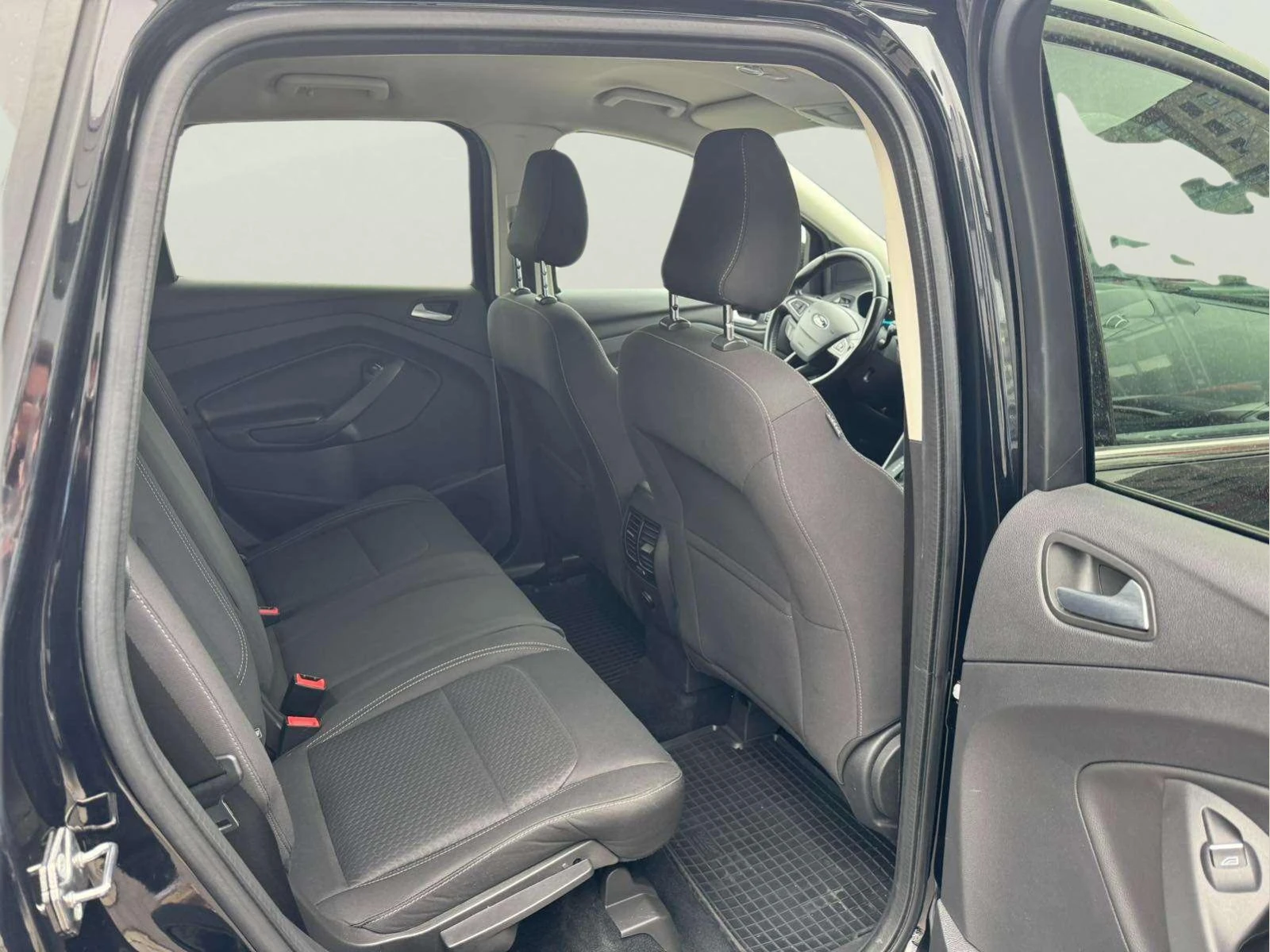 Ford Kuga 1.5 TDCI, снимка 10 - Автомобили и джипове - 53967573