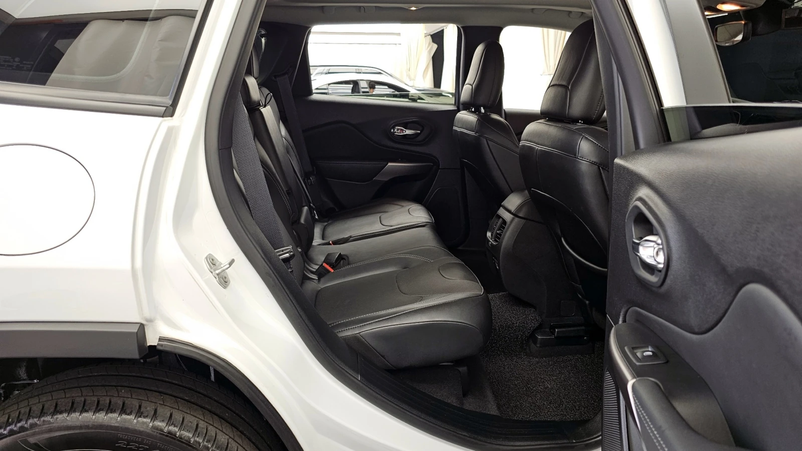 Jeep Compass (KL) * 2.4 Limited AWD, снимка 8 - Автомобили и джипове - 54635996