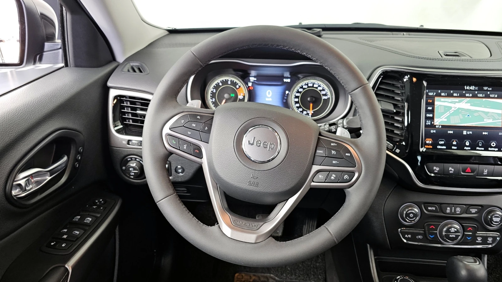 Jeep Compass (KL) * 2.4 Limited AWD, снимка 11 - Автомобили и джипове - 54635996