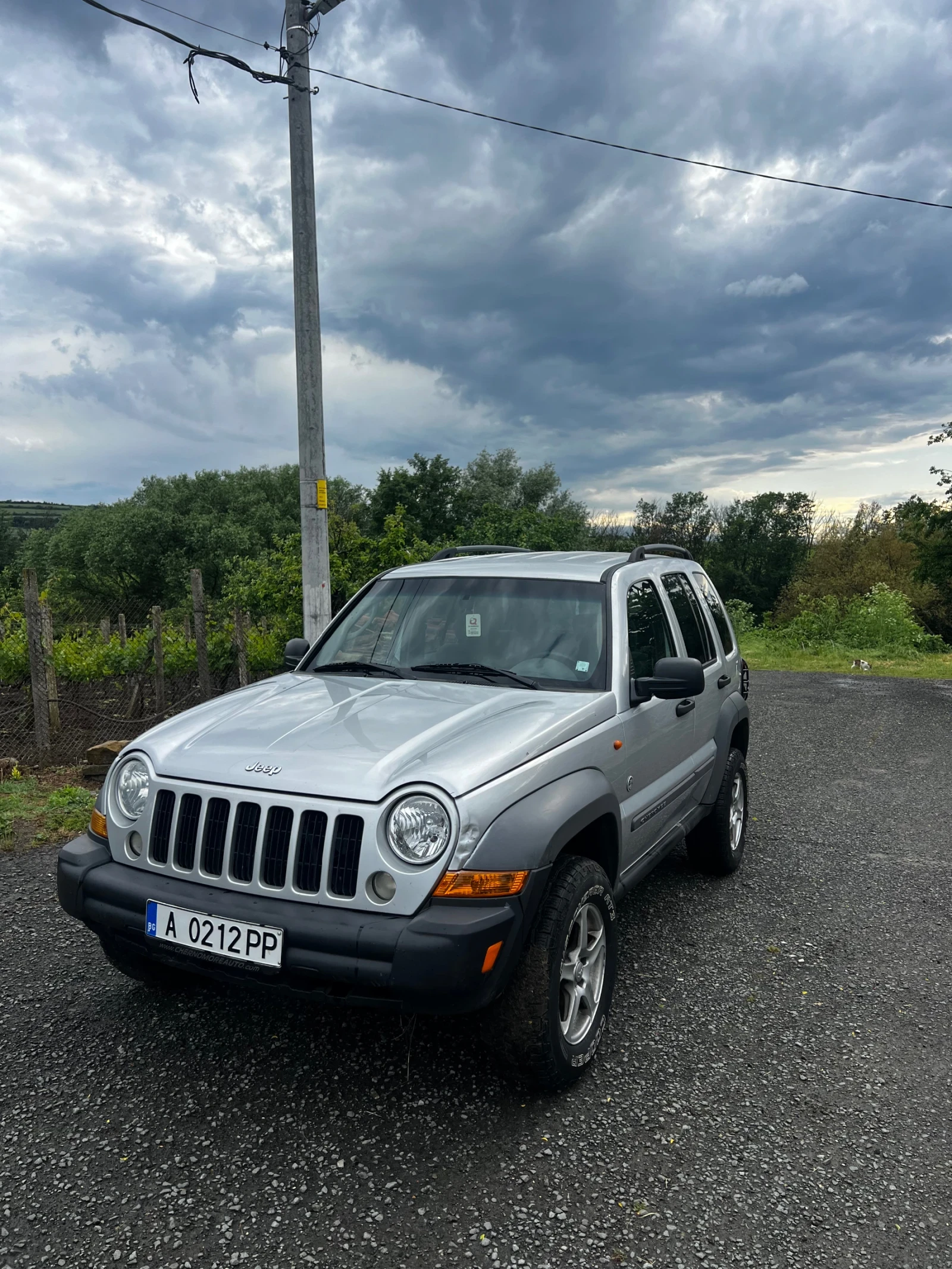 Jeep Cherokee, снимка 2 - Автомобили и джипове - 54755258