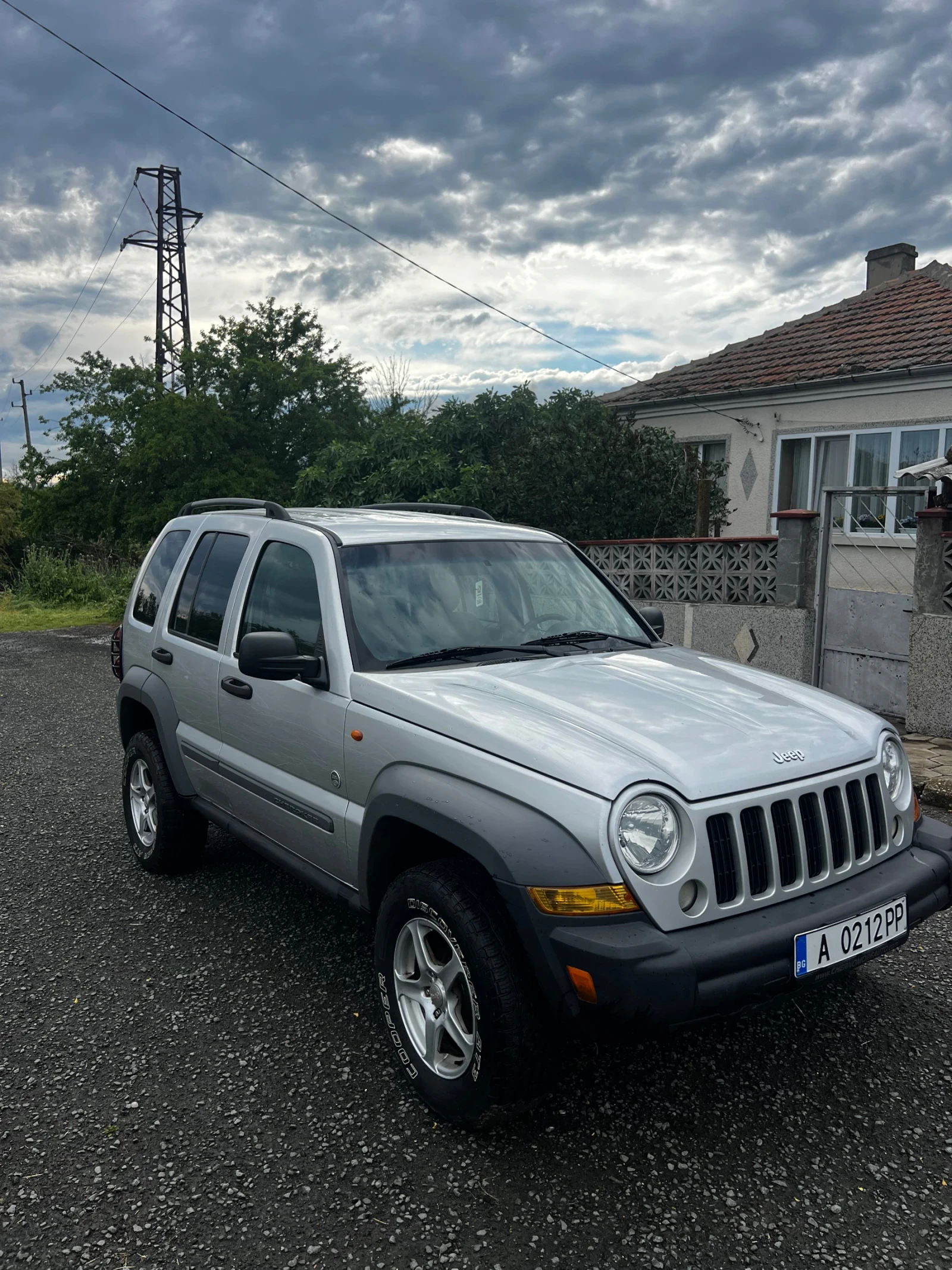 Jeep Cherokee, снимка 3 - Автомобили и джипове - 54755258