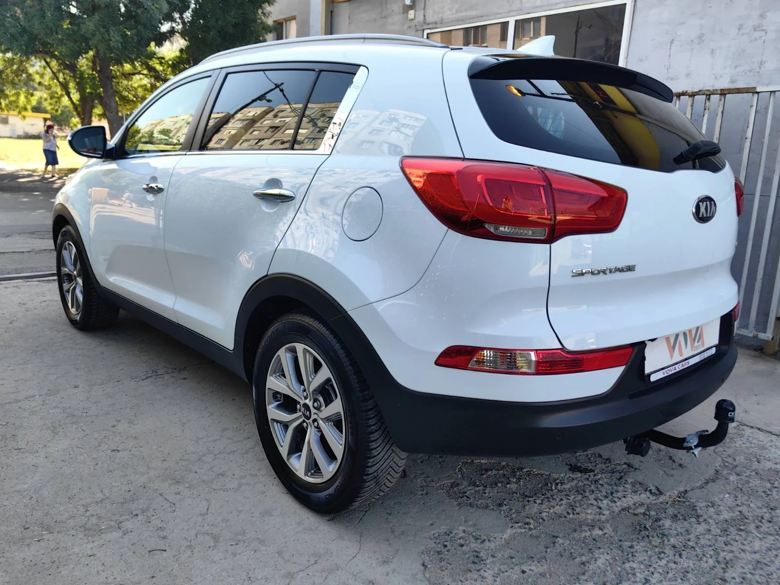 Kia Sportage 1.6i-136к.с Фейслифт Ксенон Кожа Навигация, снимка 2 - Автомобили и джипове - 55478304