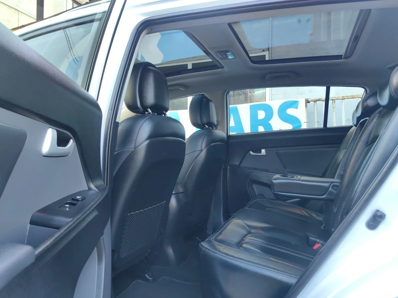 Kia Sportage 1.6i-136к.с Фейслифт Ксенон Кожа Навигация, снимка 15 - Автомобили и джипове - 55478304