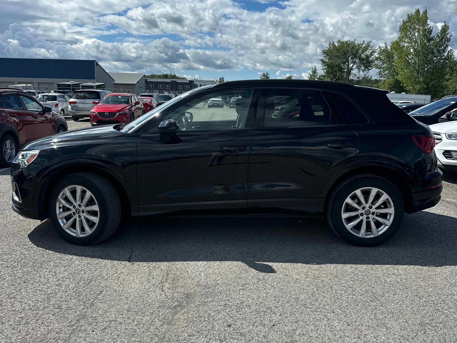 Audi Q3 * Komfort * CARFAX * ОПЦИЯ ЗА ФИНАНСИРАНЕ * , снимка 2 - Автомобили и джипове - 55816711