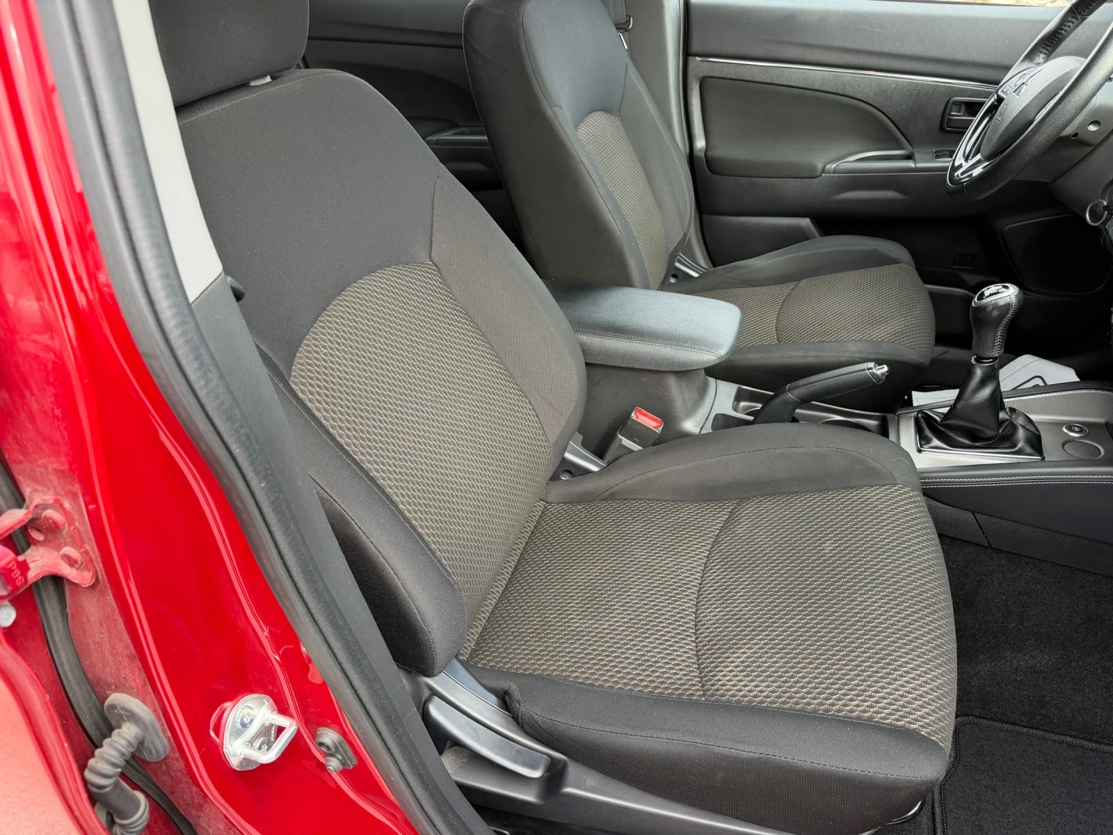 Mitsubishi ASX 1.6, снимка 10 - Автомобили и джипове - 56221639