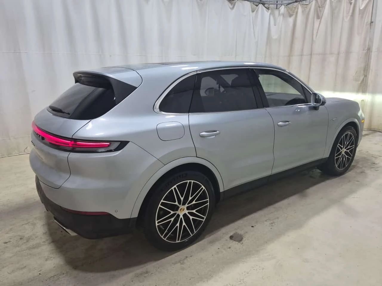 Porsche Cayenne E HYBRID * CARFAX * ФИНАНСИРАНЕ, снимка 3 - Автомобили и джипове - 56378321