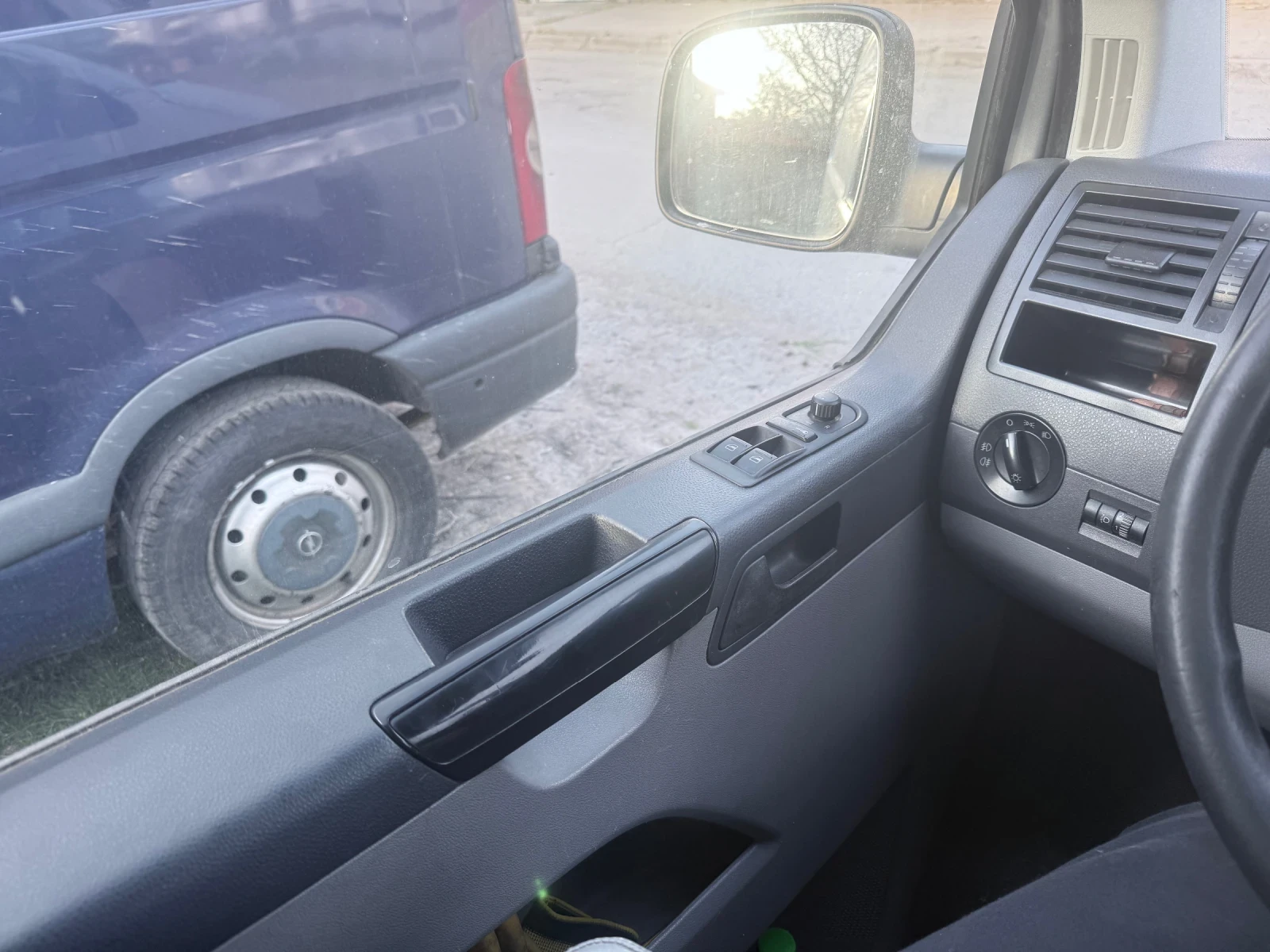 VW Transporter 2.5TDI 131hp TOP!!!, снимка 8 - Бусове и автобуси - 54220761