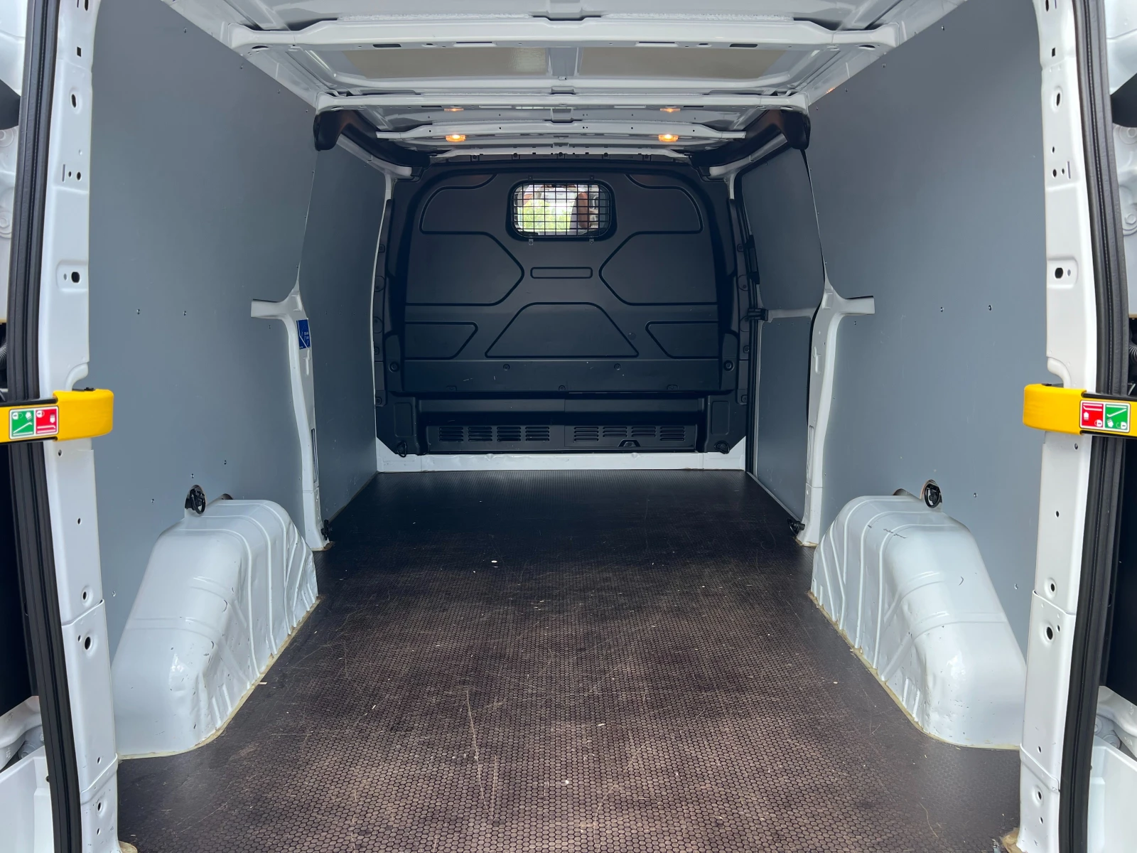 Ford Transit Custom 2.0TDCi ДЪЛГА БАЗА/3-МЕСТЕН/LED/PDC/Серв. история/, снимка 11 - Бусове и автобуси - 55175309