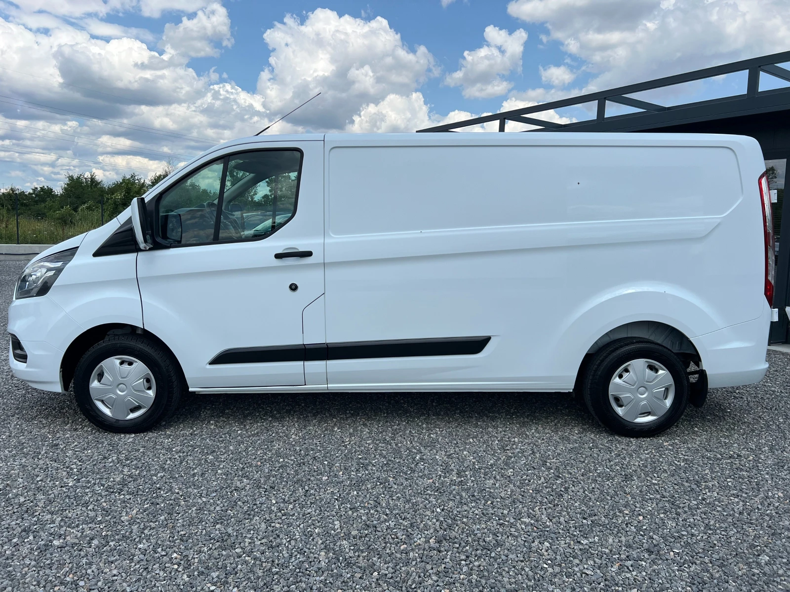 Ford Transit Custom 2.0TDCi ДЪЛГА БАЗА/3-МЕСТЕН/LED/PDC/Серв. история/, снимка 2 - Бусове и автобуси - 55175309