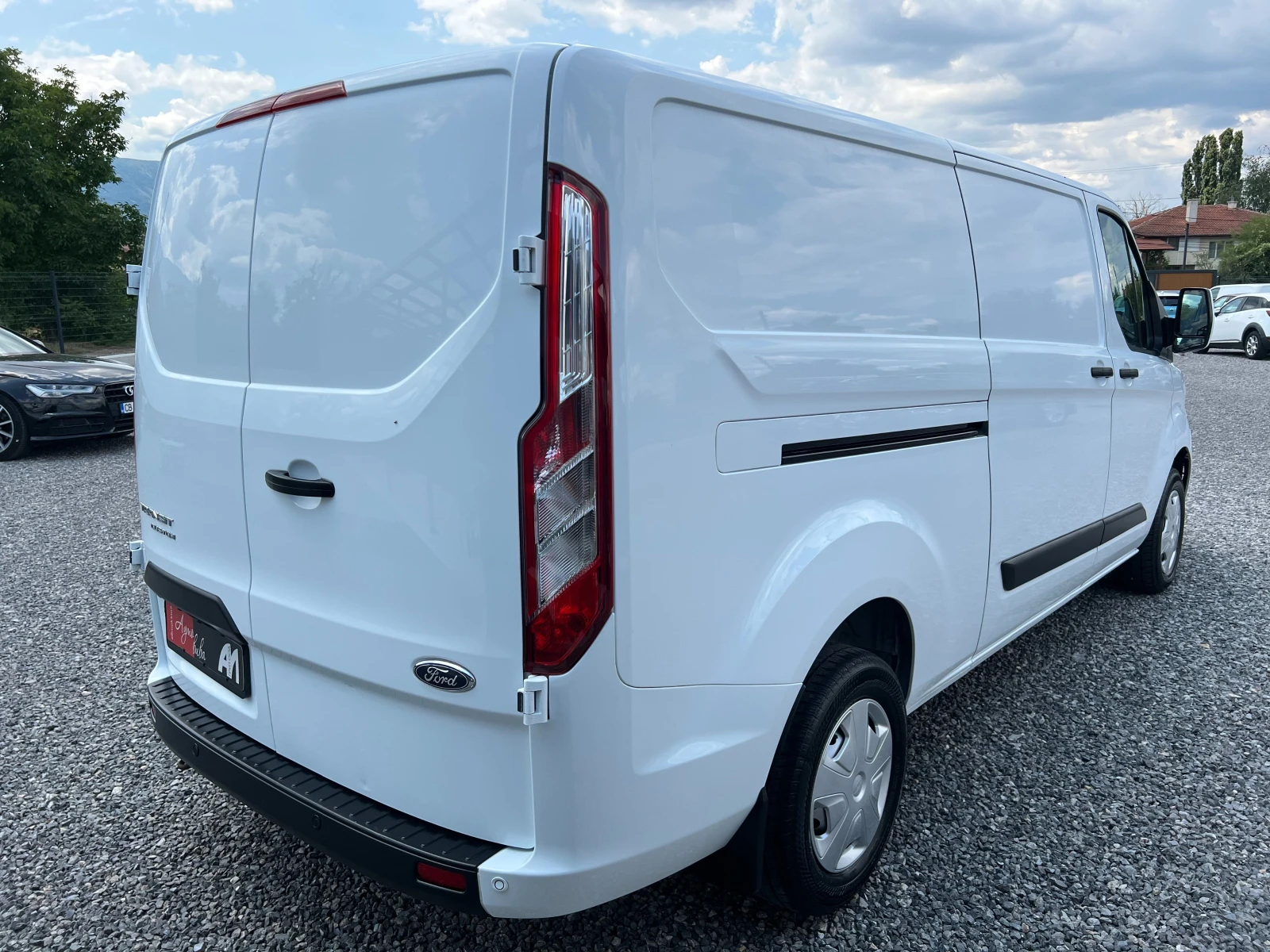 Ford Transit Custom 2.0TDCi ДЪЛГА БАЗА/3-МЕСТЕН/LED/PDC/Серв. история/, снимка 5 - Бусове и автобуси - 55175309