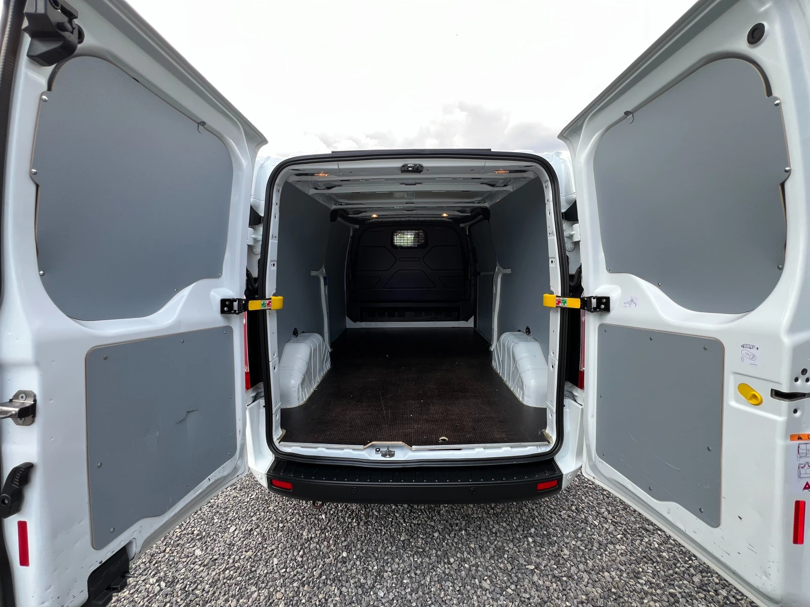 Ford Transit Custom 2.0TDCi ДЪЛГА БАЗА/3-МЕСТЕН/LED/PDC/Серв. история/, снимка 10 - Бусове и автобуси - 55175309