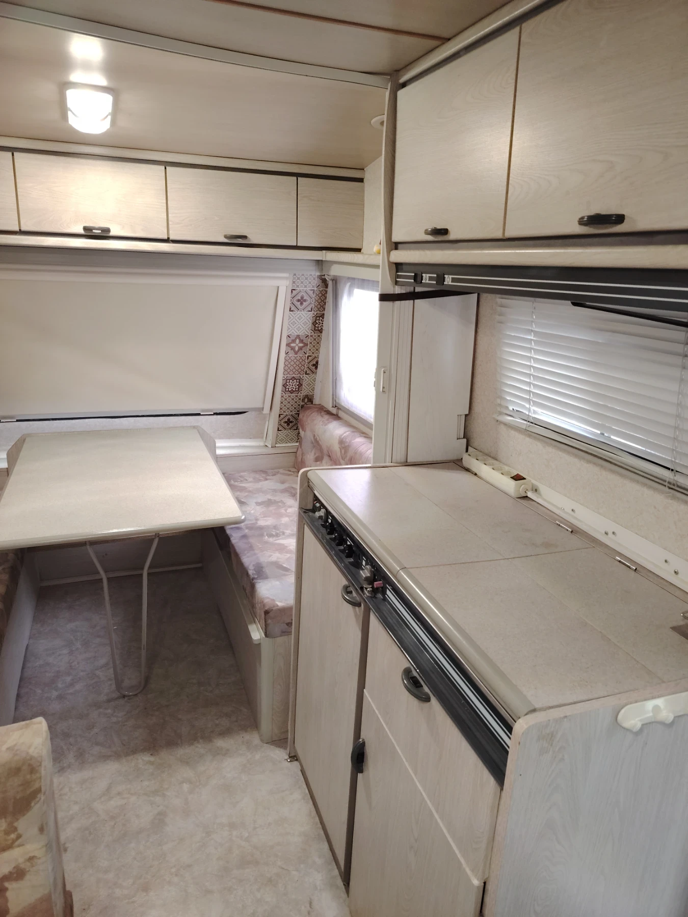 Каравана Adria, снимка 7 - Каравани и кемпери - 53895474