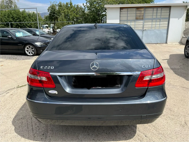 Mercedes-Benz E 220 CDI Elegance, снимка 6 - Автомобили и джипове - 47184780