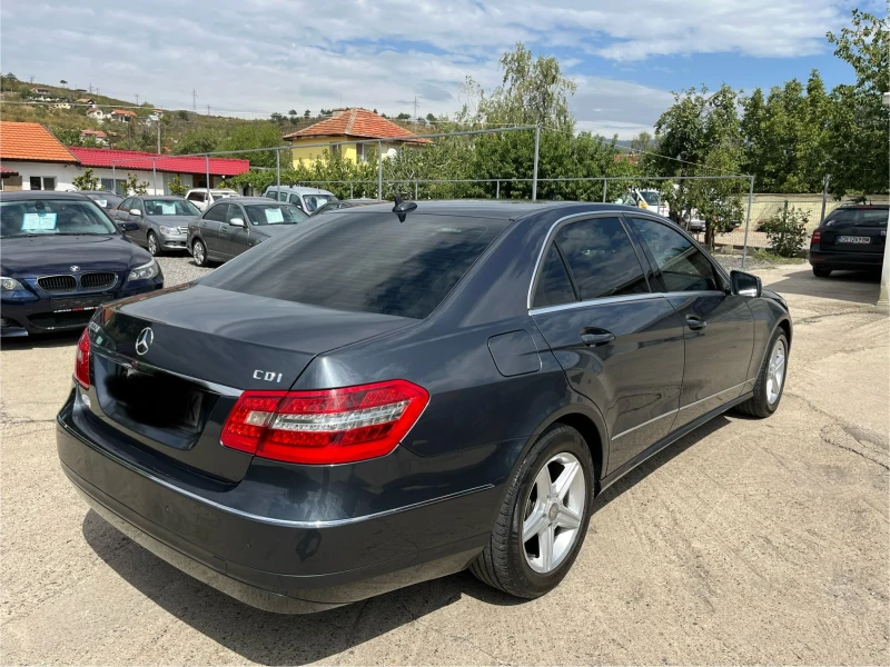 Mercedes-Benz E 220 CDI Elegance, снимка 5 - Автомобили и джипове - 47184780