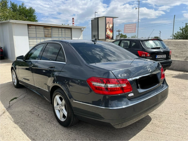 Mercedes-Benz E 220 CDI Elegance, снимка 4 - Автомобили и джипове - 47184780