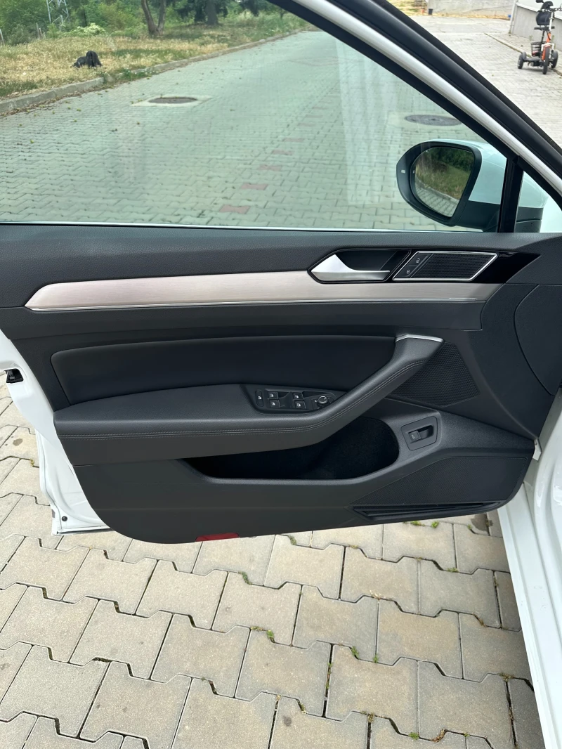 VW Passat 2.0 TDI, снимка 15 - Автомобили и джипове - 51803000