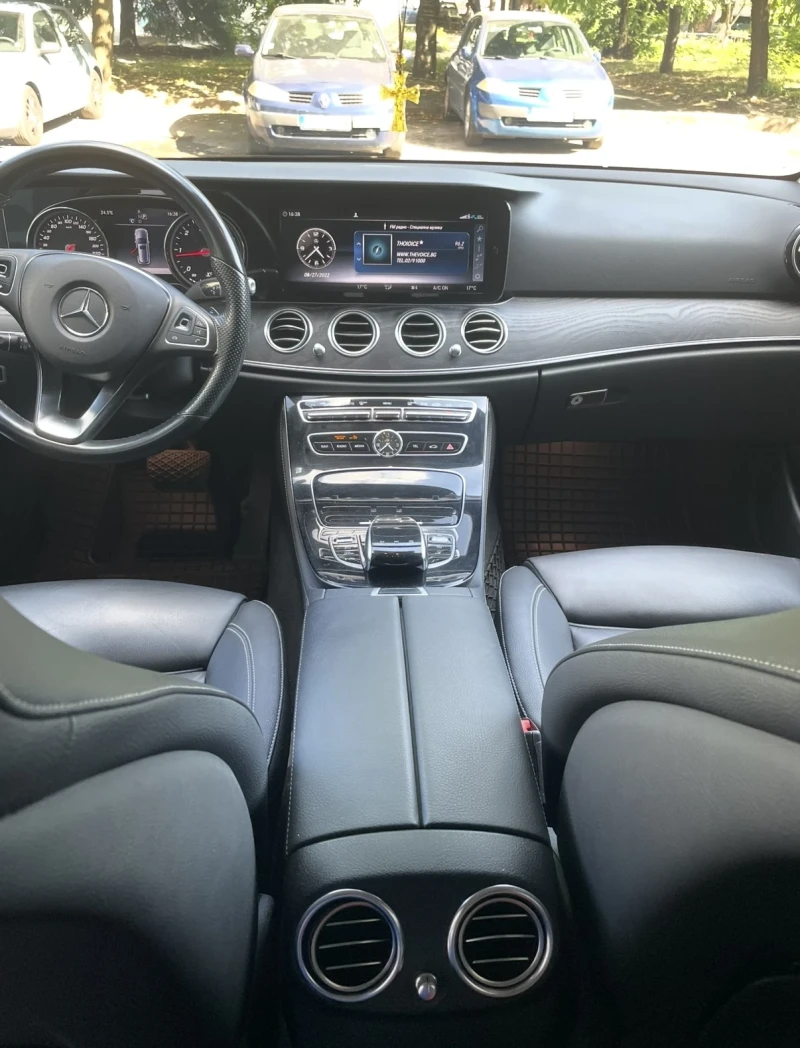 Mercedes-Benz E 220, снимка 6 - Автомобили и джипове - 52657257