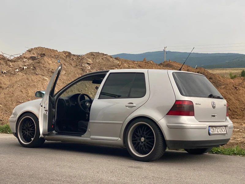 VW Golf, снимка 4 - Автомобили и джипове - 53012350