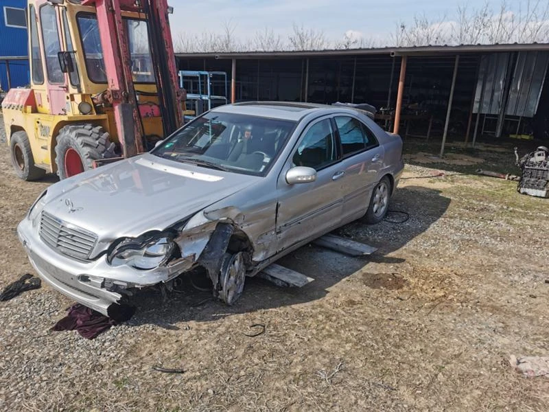 Mercedes-Benz C 220 2.2CDI, снимка 4 - Автомобили и джипове - 47183833