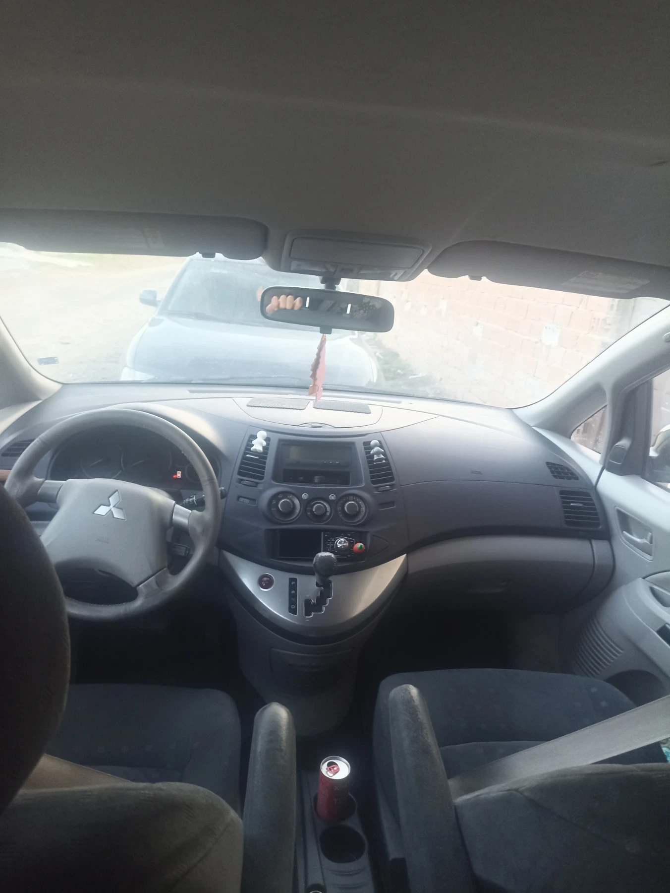 Mitsubishi Grandis 2.4 ауто - изображение 5