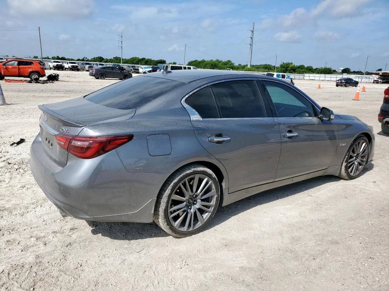 Infiniti Q50 RED SPORT 400 RWD - изображение 3