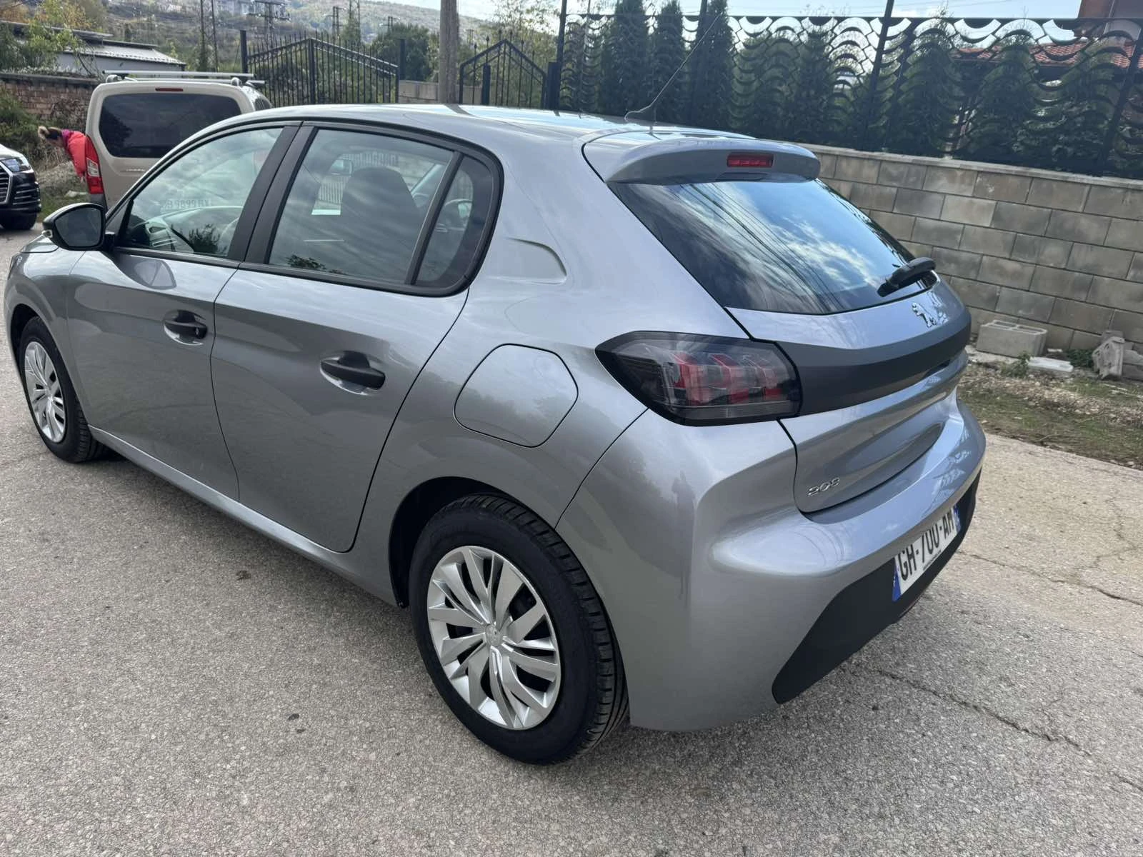 Peugeot 208 1.2 - изображение 7