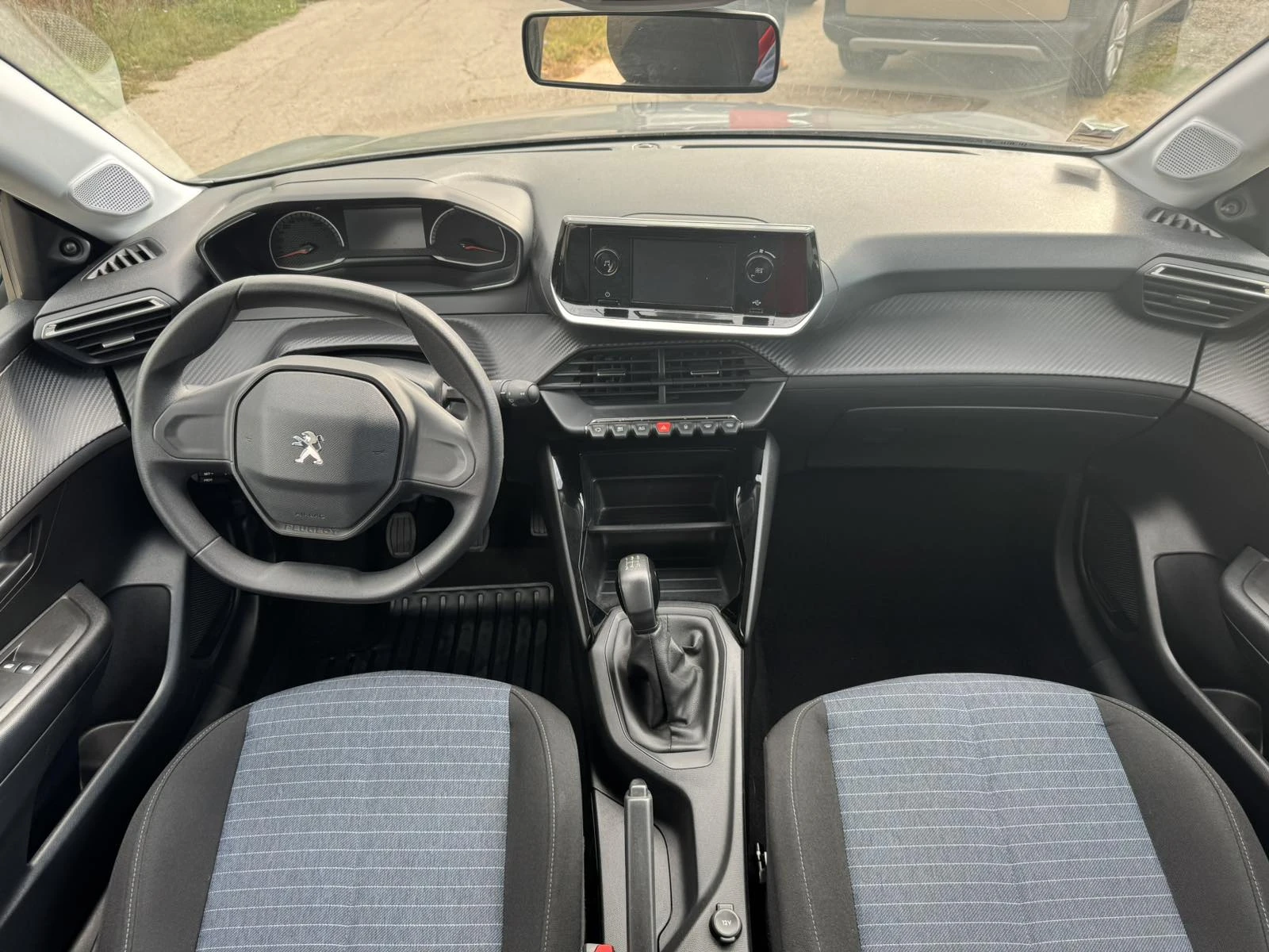 Peugeot 208 1.2 - изображение 10