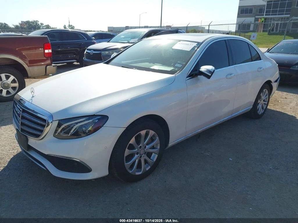 Mercedes-Benz E 300 * 4MATIC * CARFAX * БЕЗ ПЪРВОНАЧАЛНА ВНОСКА - изображение 2