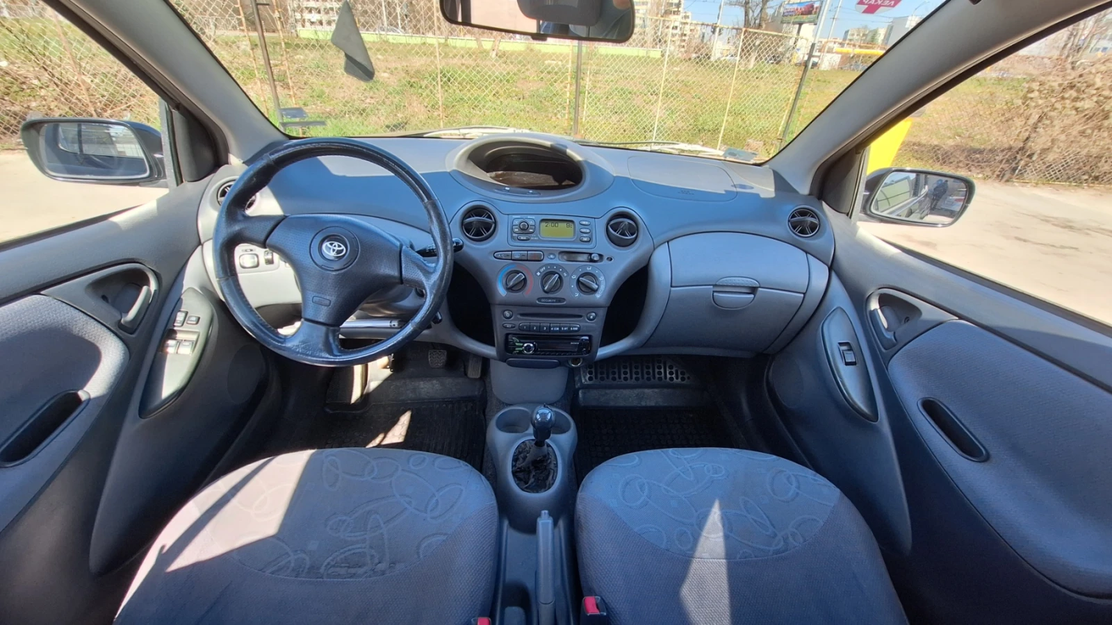 Toyota Yaris 1.3 VVT-i, снимка 8 - Автомобили и джипове - 53847871