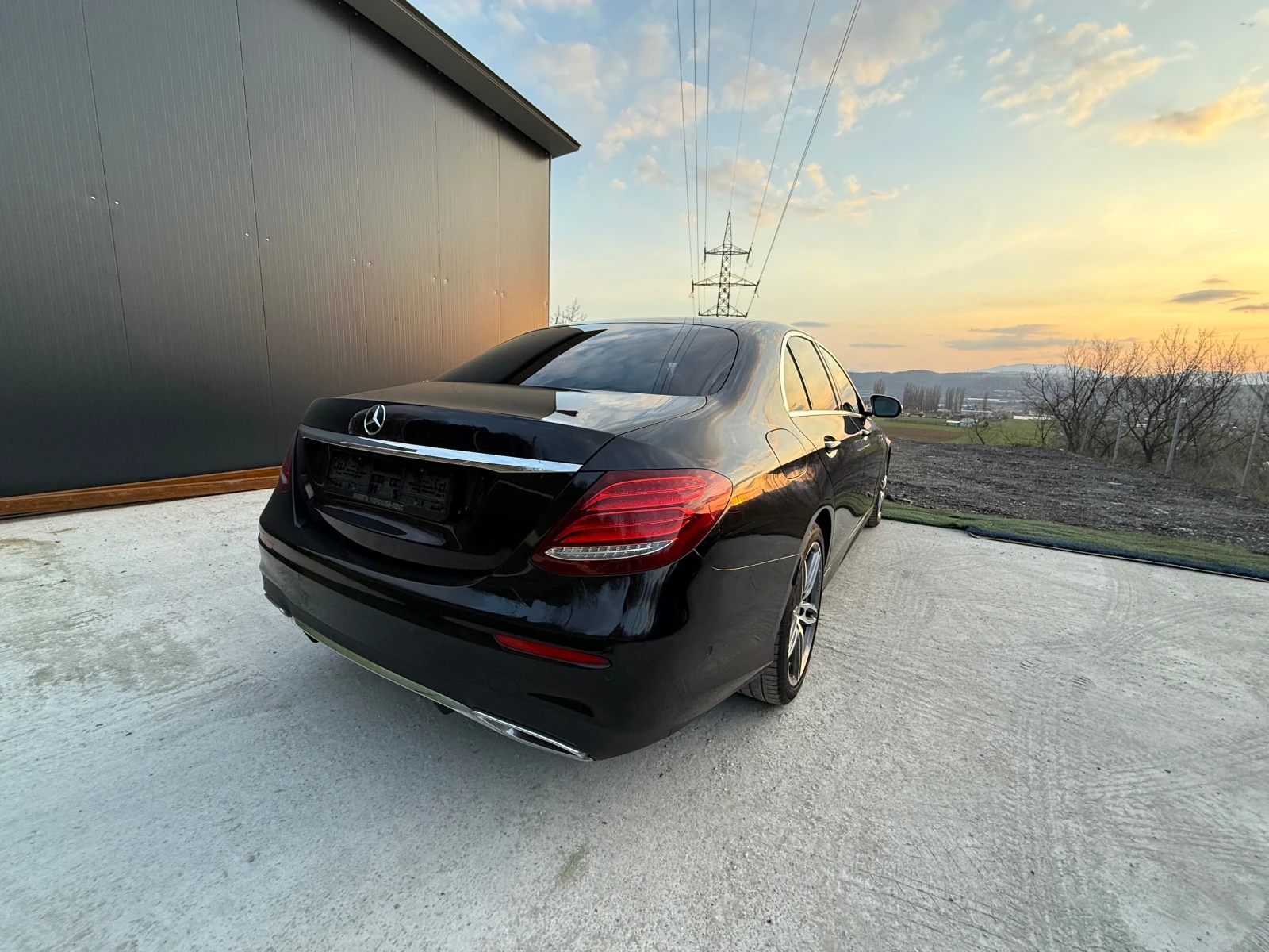 Mercedes-Benz E 220 2.2 AMG-premium FULL, снимка 3 - Автомобили и джипове - 54034681