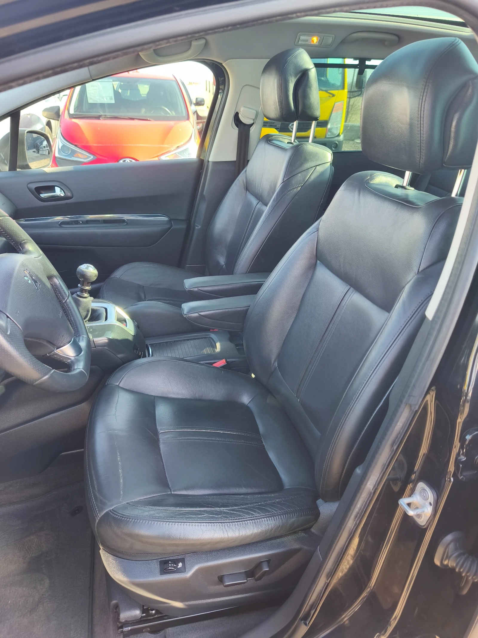 Peugeot 5008 2.0HDI navi Head up, снимка 6 - Автомобили и джипове - 53979998