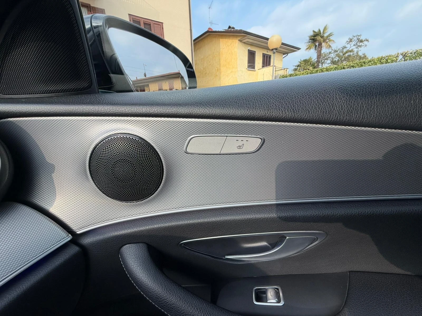 Mercedes-Benz E 220 Auto Exclusive, снимка 12 - Автомобили и джипове - 54037819