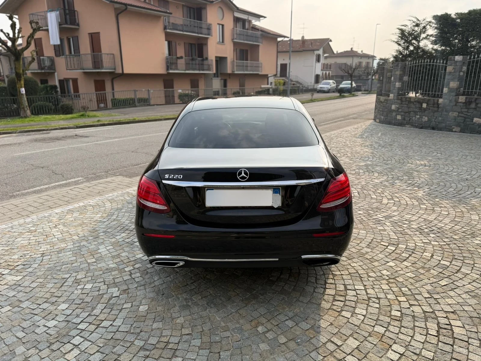 Mercedes-Benz E 220 Auto Exclusive, снимка 7 - Автомобили и джипове - 54037819