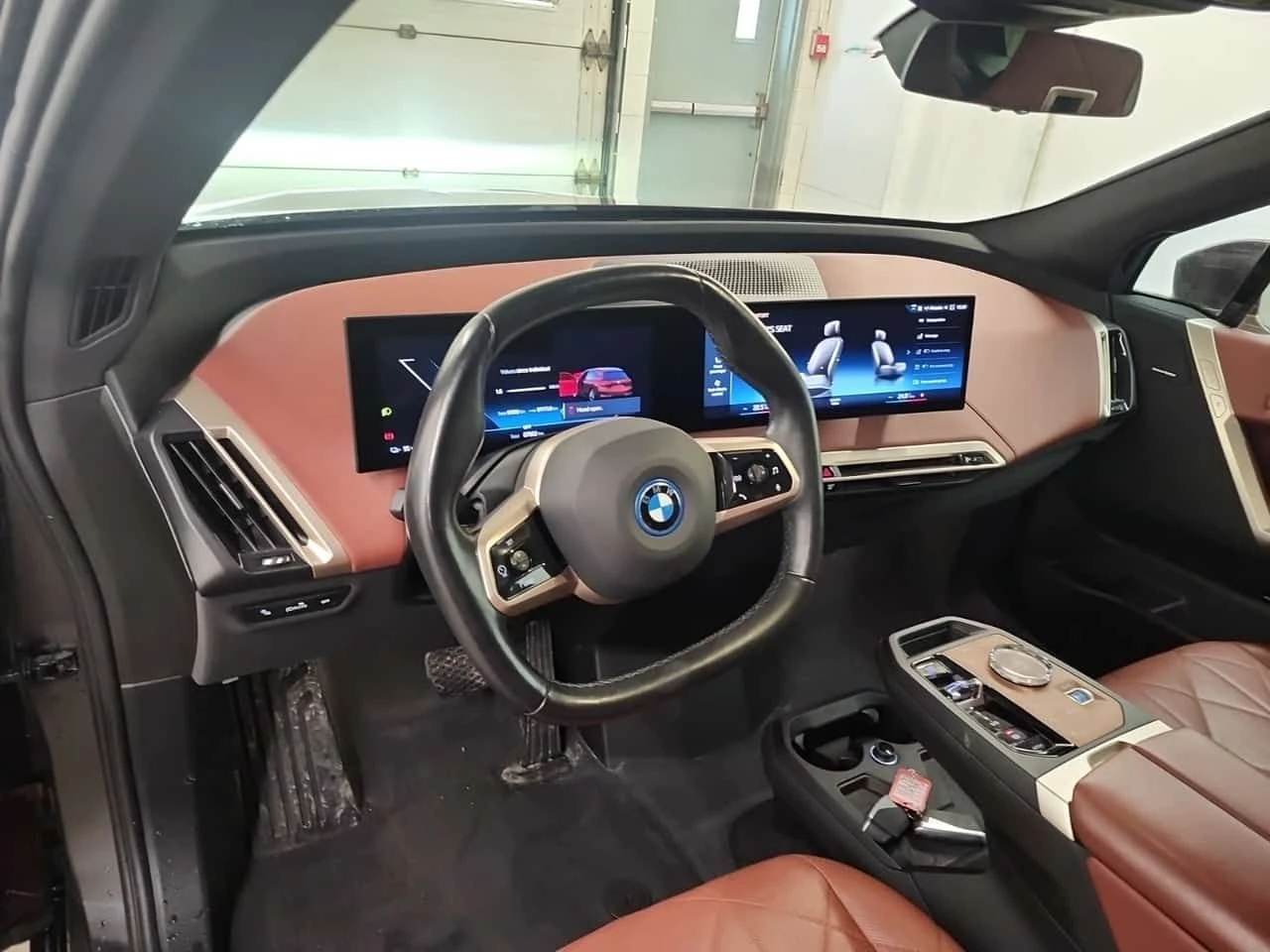 BMW iX XDRIVE50| SWAROWSKI| HARMAN KARDON| 360| HUD|  | Mobile.bg � ����������� 12
