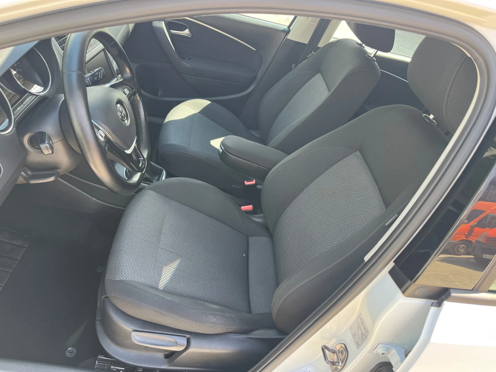 VW Polo 1.4TDI 90ks, снимка 11 - Автомобили и джипове - 54727618
