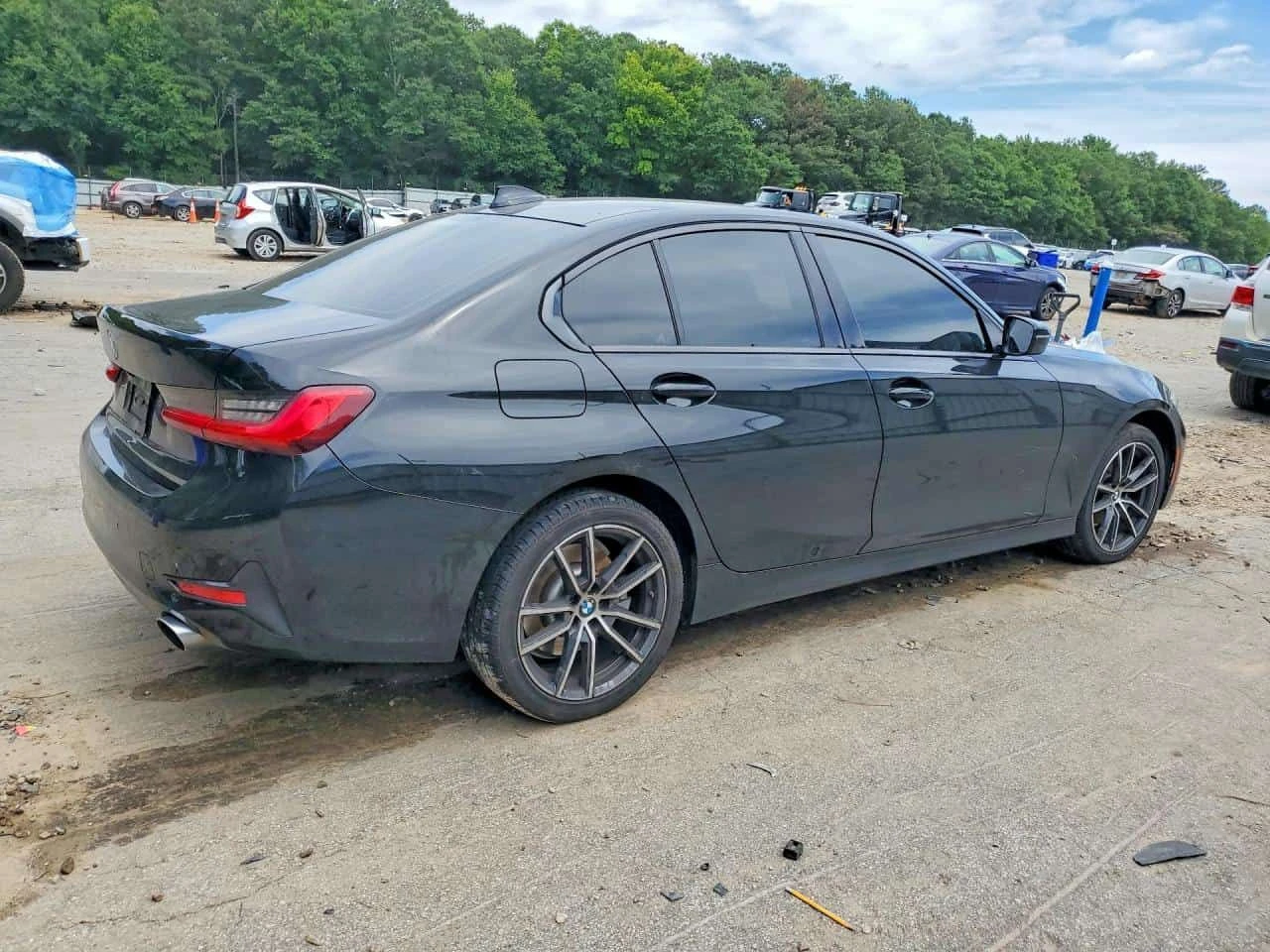 BMW 330 xDrive | CARFAX | АВТОКРЕДИТ БЕЗ ПЪРВОНАЧАЛНА , снимка 3 - Автомобили и джипове - 55544021