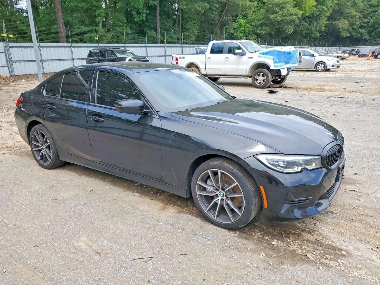 BMW 330 xDrive | CARFAX | АВТОКРЕДИТ БЕЗ ПЪРВОНАЧАЛНА , снимка 4 - Автомобили и джипове - 55544021