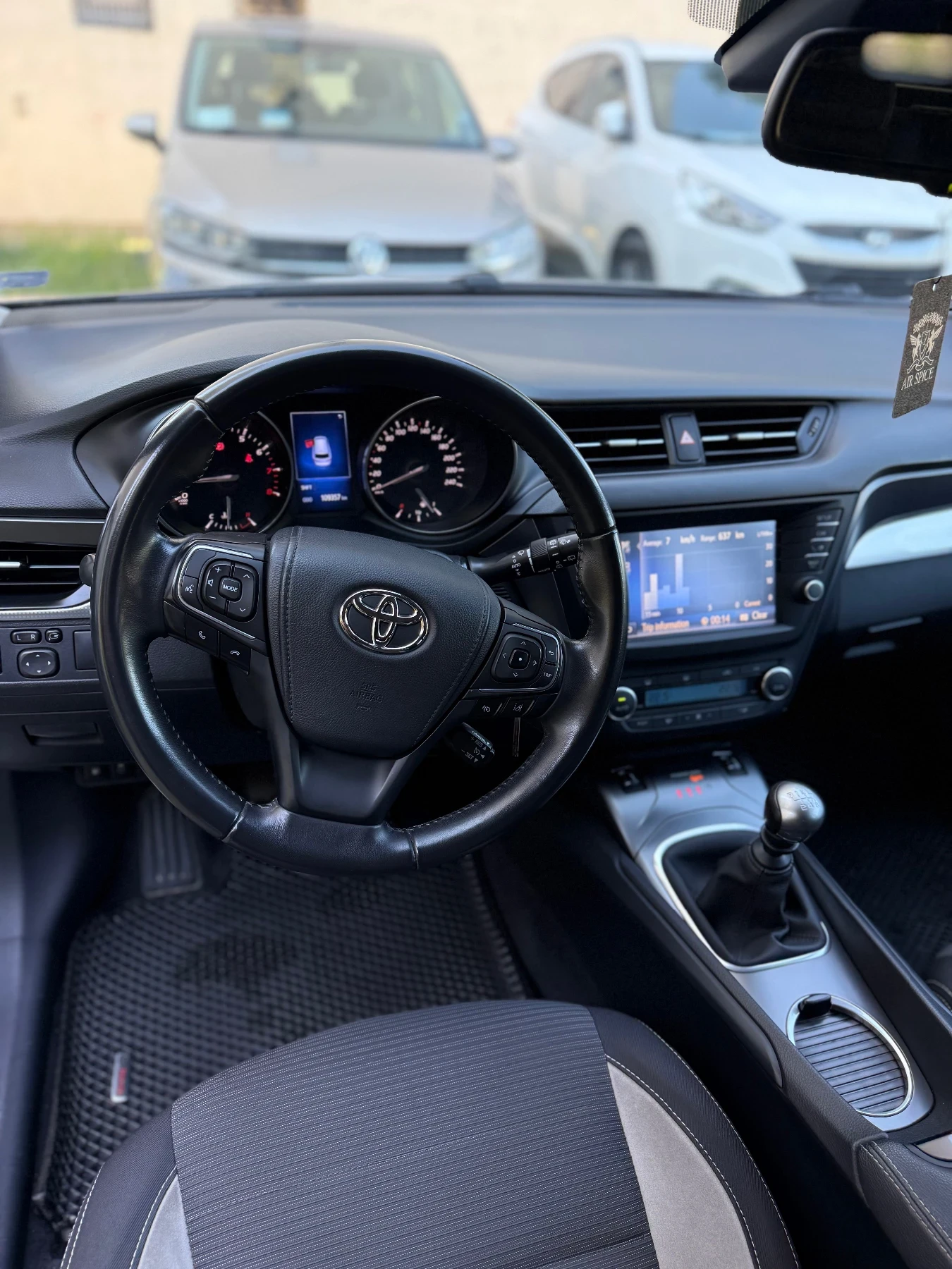 Toyota Avensis 1.8 147 кс., снимка 12 - Автомобили и джипове - 55779050