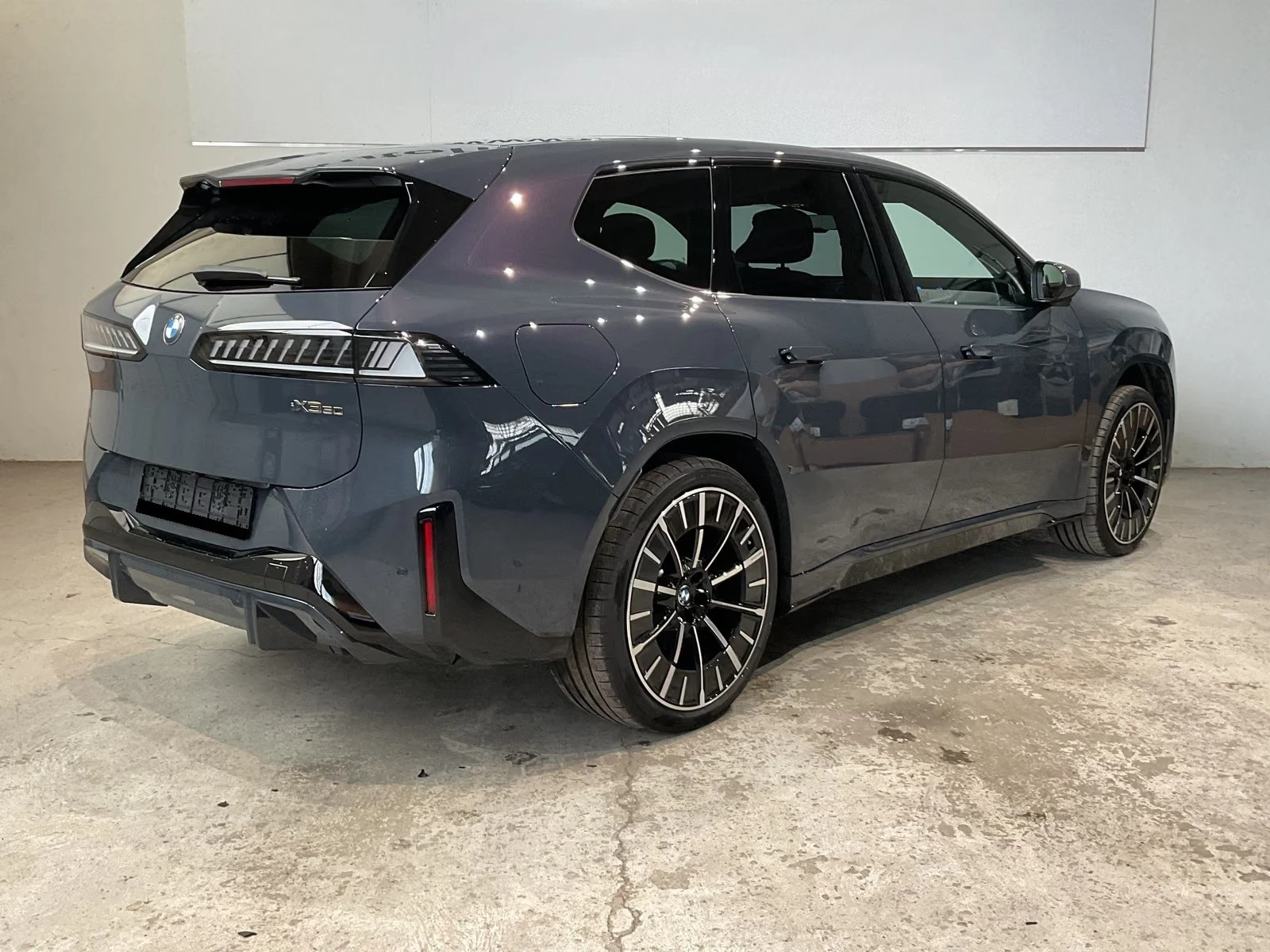 BMW iX3 50/xDrive/PANO/HUD/ICONIC GLOW/H&K/, снимка 3 - Автомобили и джипове - 56329021