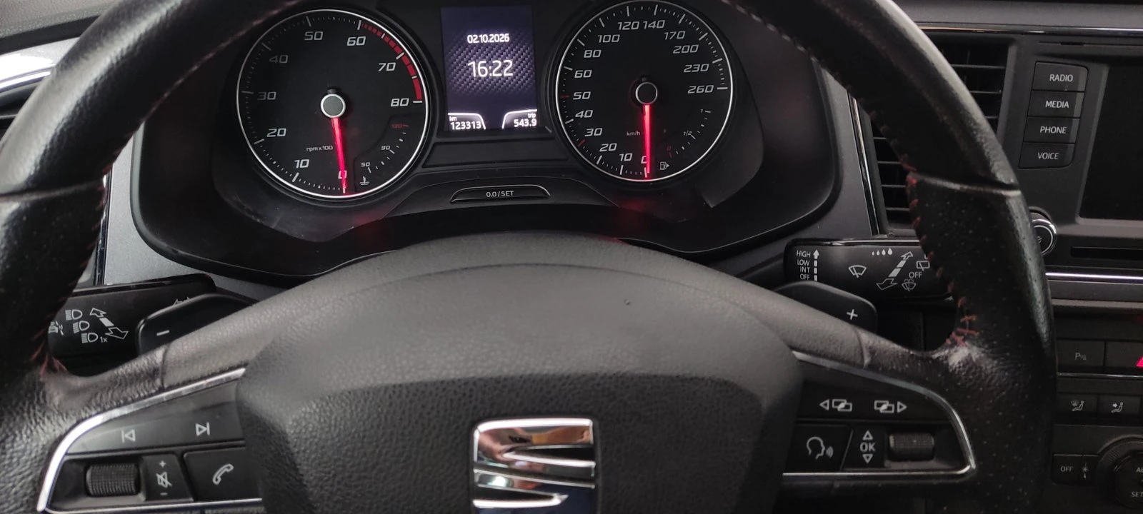 Seat Leon 1.8i CUPRA 7ск, снимка 8 - Автомобили и джипове - 56344082