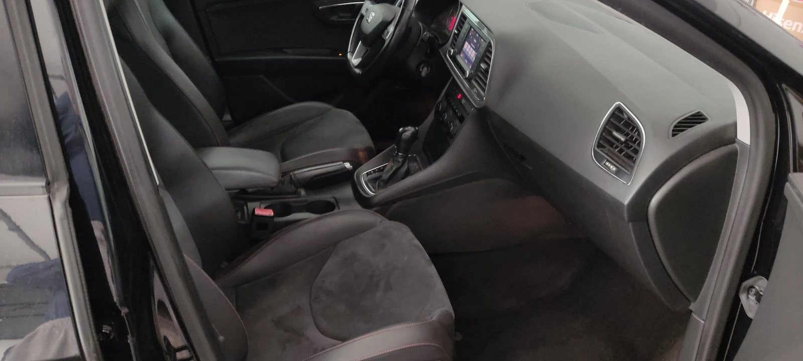 Seat Leon 1.8i CUPRA 7ск, снимка 11 - Автомобили и джипове - 56344082