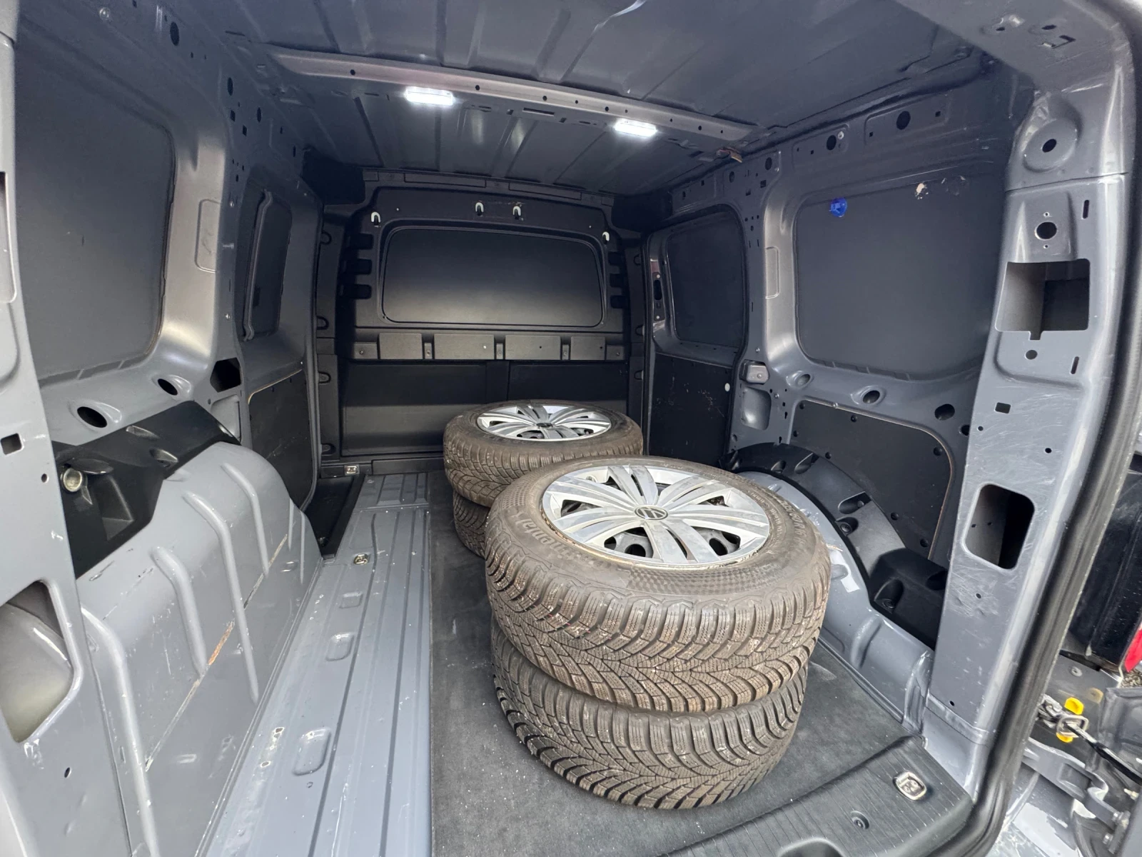 VW Caddy, снимка 12 - Автомобили и джипове - 56440340
