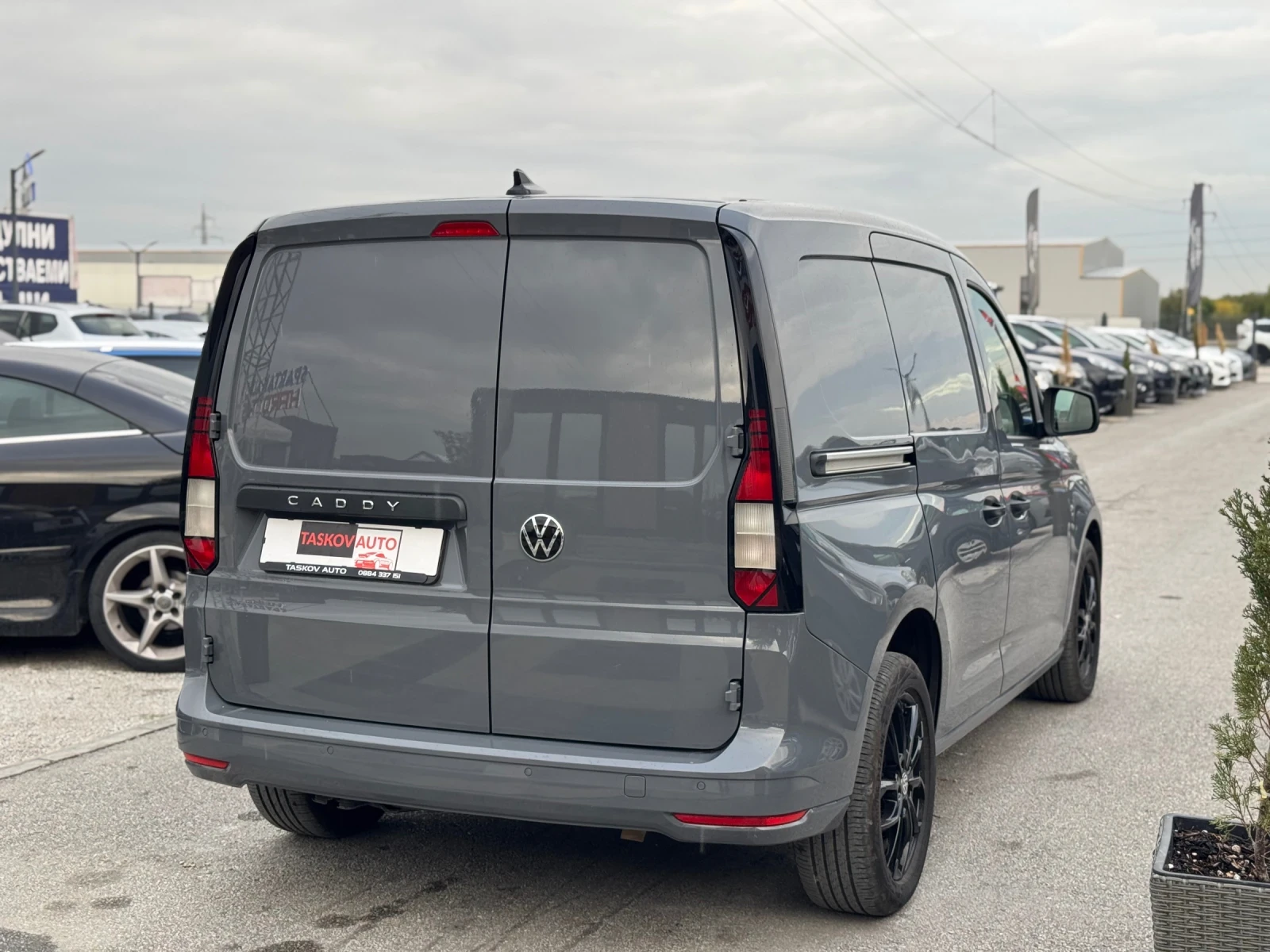 VW Caddy, снимка 8 - Автомобили и джипове - 56440340