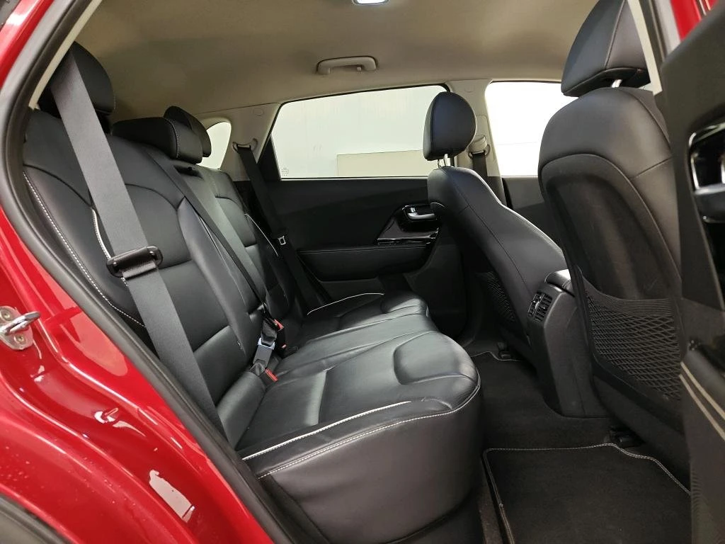 Kia Niro EV 64kWh | SOH 100% | ВЕНТИЛАЦИЯ | JBL | Подгреви , снимка 5 - Автомобили и джипове - 54192380