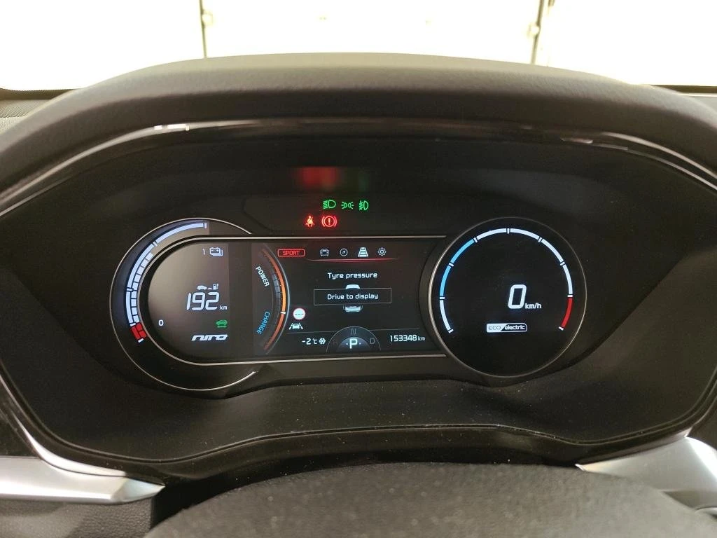 Kia Niro EV 64kWh | SOH 100% | ВЕНТИЛАЦИЯ | JBL | Подгреви , снимка 6 - Автомобили и джипове - 54192380