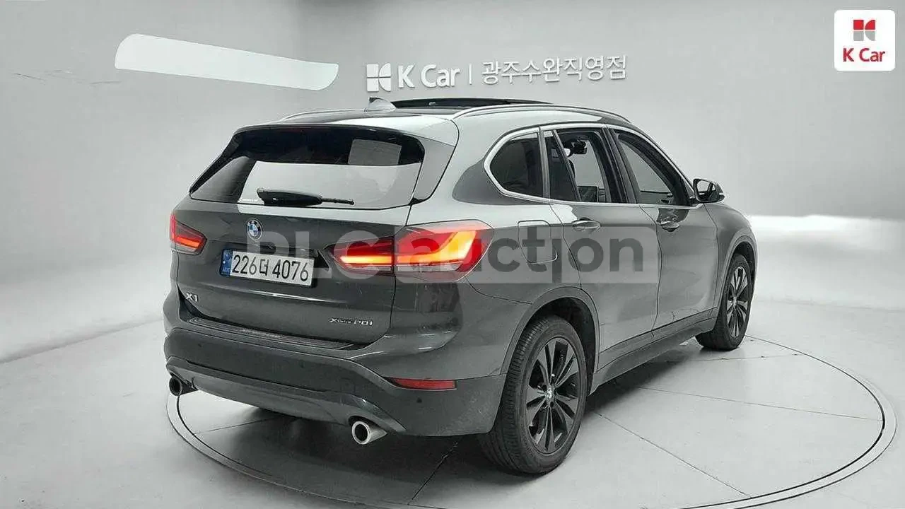 BMW X1 20i xDrive| КАМЕРА| ПОДГРЕВ| ПАМЕТ| ВКЛ.ТЕХНОТЕСТ, снимка 2 - Автомобили и джипове - 54868510