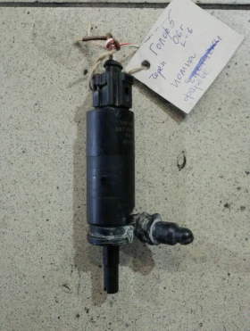 Помпа пръскалки фарове Фолксваген Голф 5 2.0TFSI