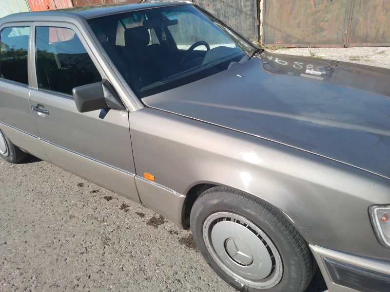 Mercedes-Benz E 200, снимка 4 - Автомобили и джипове - 47330560